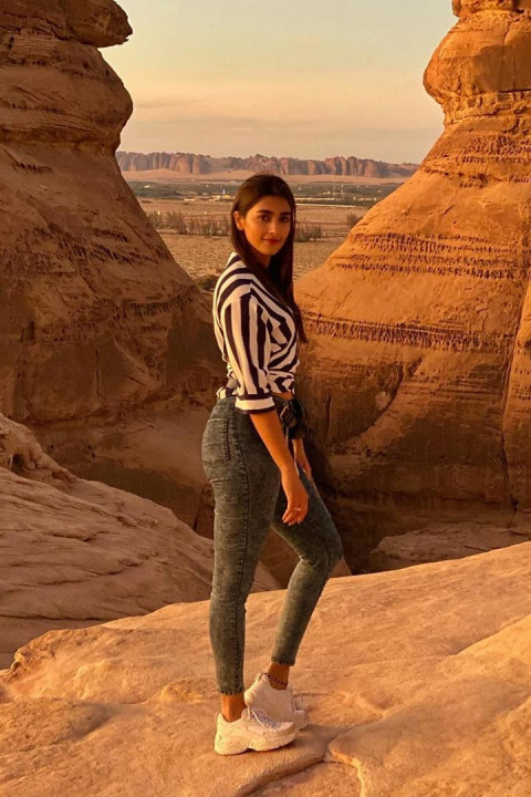 Pooja Hegde Hot Beautiful HD Photos Wallpaper Free