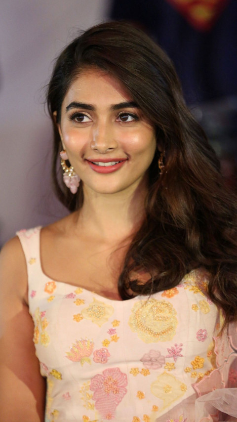Pooja Hegde Hot Wallpapers Full HD Pictures Free Pic