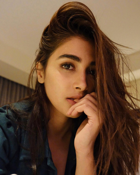 Pooja Hegde Latest Wallpapers Full HD Images Download