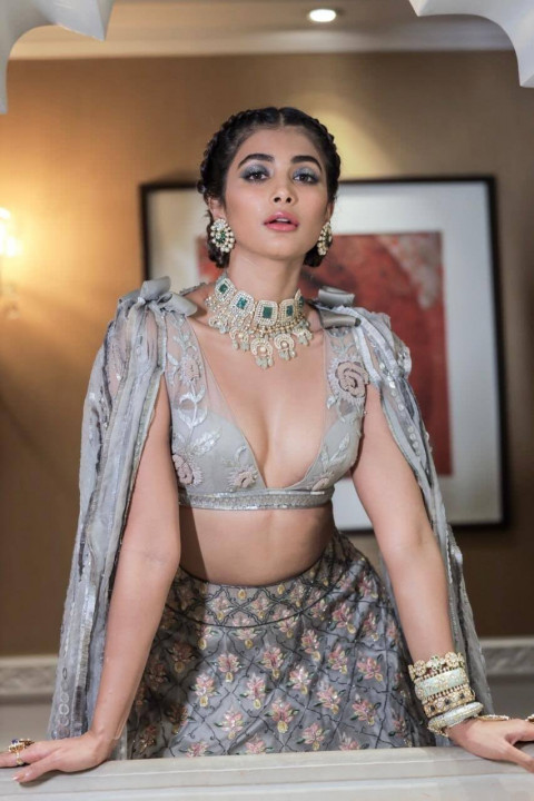 Pooja Hegde Mobile Photos WhatsApp Status Dp Wallpaper