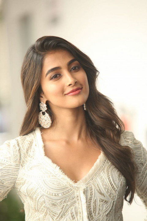 Pooja Hegde Mobile Photos WhatsApp Status Dp Wallpaper