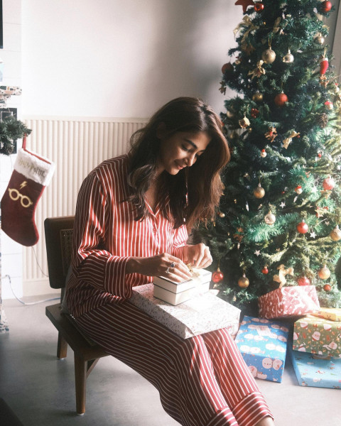 Pooja Hegde Mobile Wallpaper Full HD Pictures Images