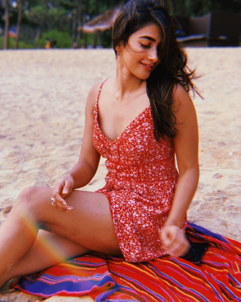Pooja Hegde Photo Download HD Status Pictures WhatsApp Dp
