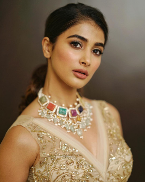 Pooja Hegde Photo Download HD Status Pictures WhatsApp Dp