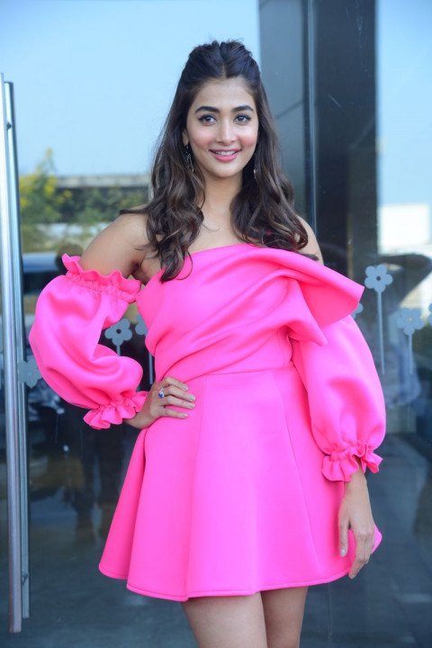 Pooja Hegde Photos WhatsApp Status Dp Wallpaper