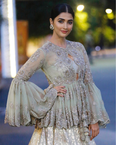 Pooja Hegde Wallpapers Download HD Status Pictures WhatsApp Dp