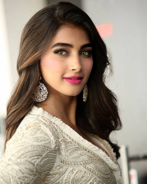 Pooja Hegde Wallpapers For Mobile Pictures HD