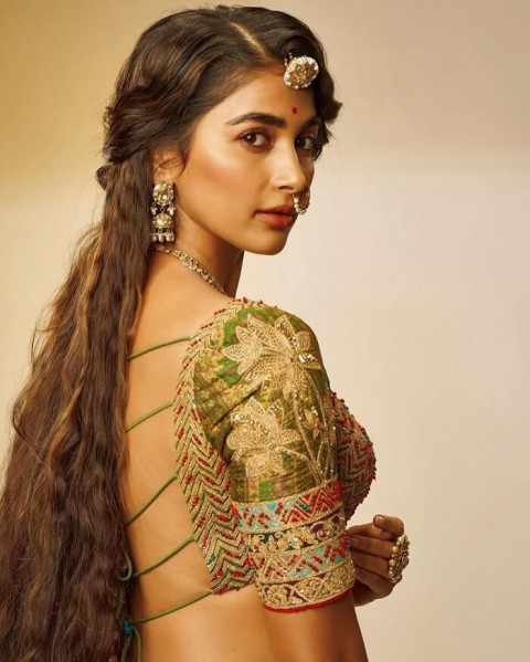 Pooja Hegde Wallpapers For Mobile Pictures HD