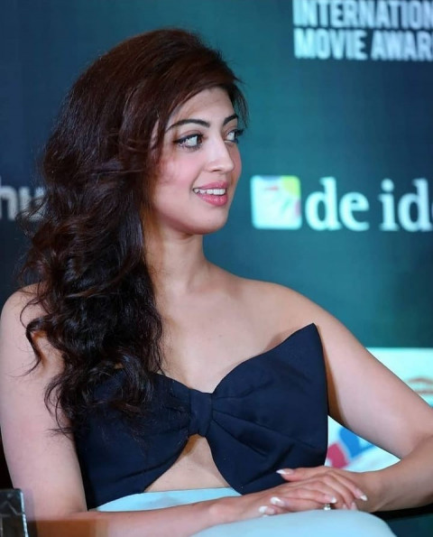 Pranitha Subhash Wallpaper Images Dp