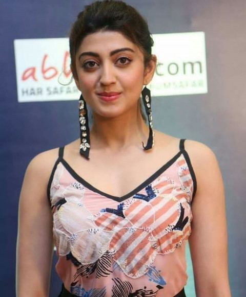 Pranitha Subhash Wallpaper Images Dp Pic