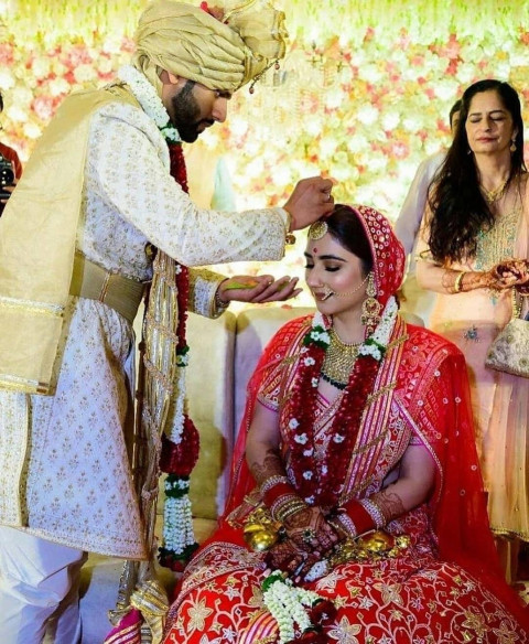 Pre Wedding Couple Photoshoot Ideas HD Wallpapers Pics