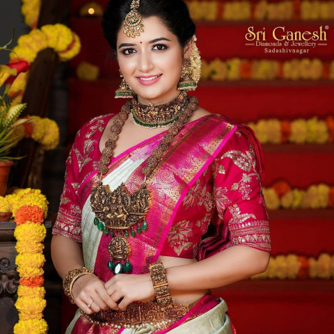 Pre Wedding Photoshoot Styles Pictures For Girls