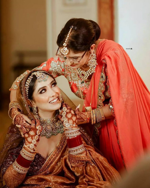 Pre Wedding Photoshoot STylish Dresses Pose Ideas