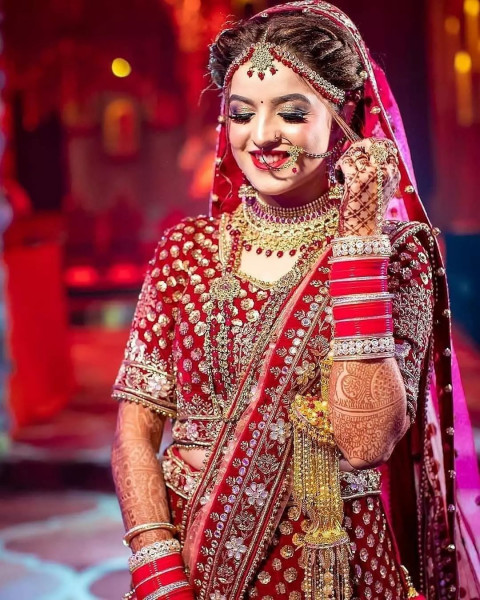 Pre Wedding Photoshoot STylish Dresses Pose Ideas