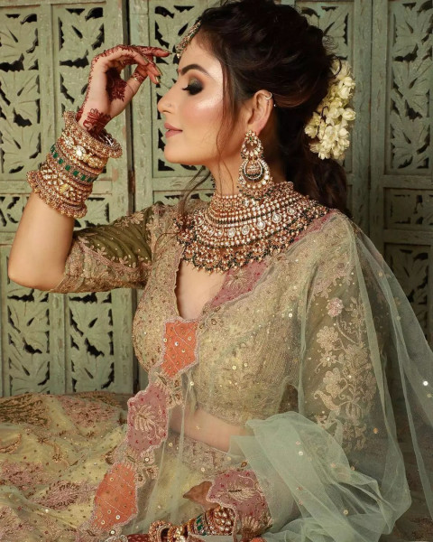 Pre Wedding Photoshoot STylish Dresses Pose Ideas