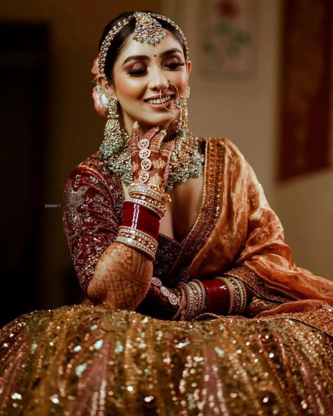 Pre Wedding Photoshoot STylish Dresses Pose Ideas