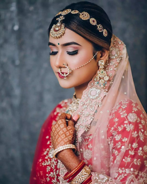 Pre Wedding Photoshoot STylish Dresses Pose Ideas