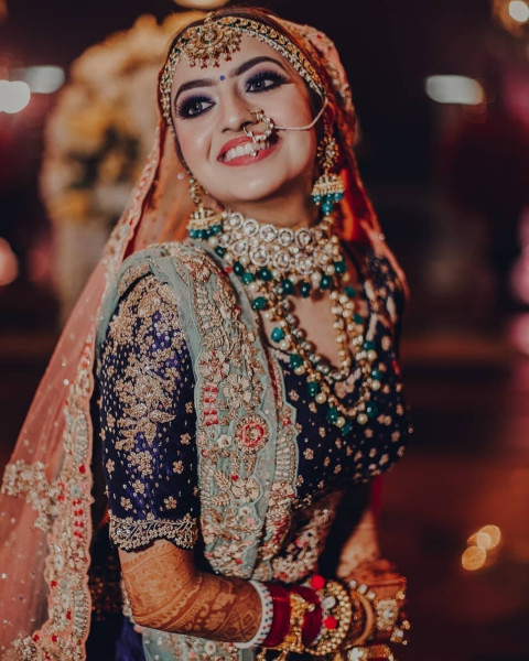 Pre Wedding Photoshoot STylish Dresses Pose Ideas