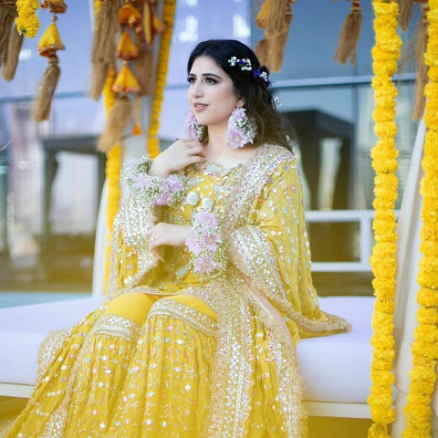 Pre Wedding Photoshoot Wallpapers For Dulhan Haldi
