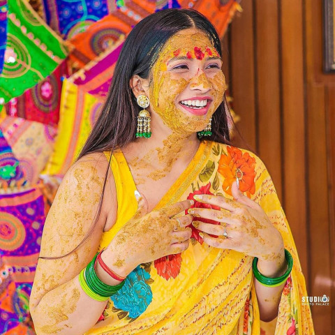 Pre Wedding Photoshoot Wallpapers For Dulhan Haldi