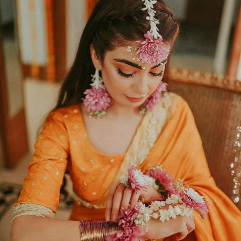 Pre Wedding Photoshoot Wallpapers For Dulhan Haldi