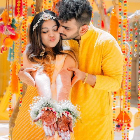 Pre Wedding Photoshoot Wallpapers For Dulhan Haldi