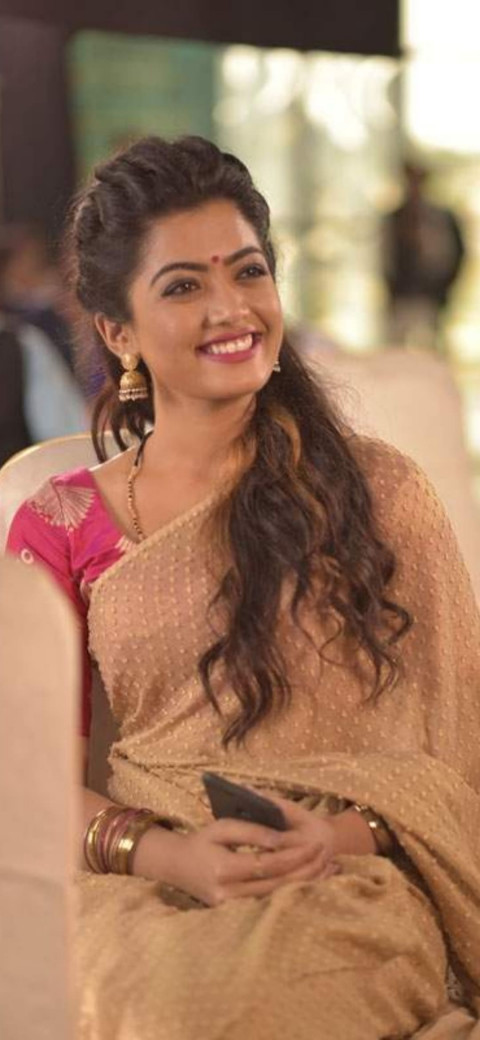 Rashmika Mandanna Beautiful Dress Mobile Wallappers HD