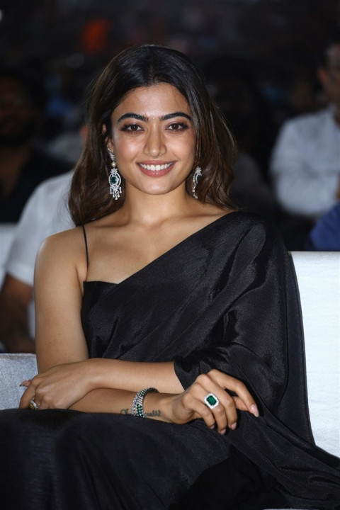 Rashmika Mandanna Black Saree Wallpapers Mobile Pics