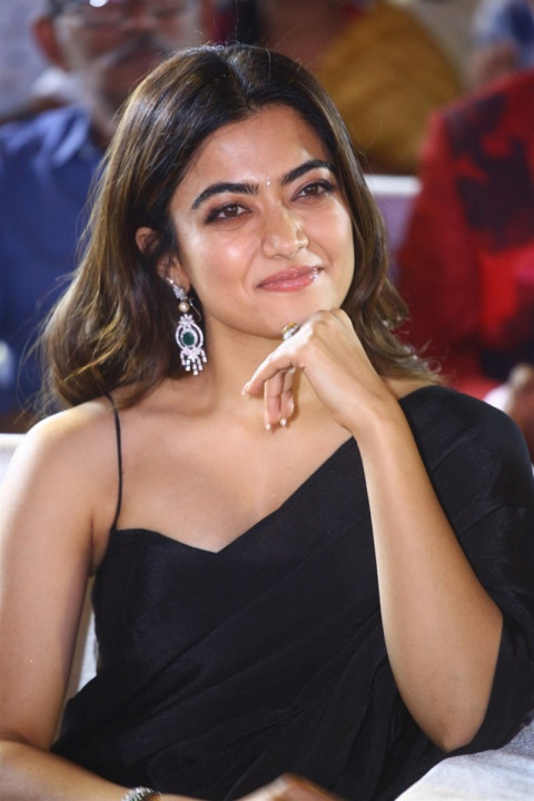 Rashmika Mandanna Black Saree Wallpapers Mobile Pics