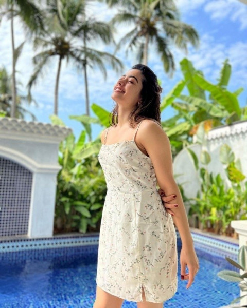 Rashmika Mandanna Hot HD Photos & Mobile Wallpapers HD