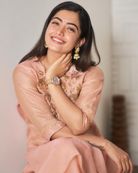 Rashmika Mandanna Smile Photos mobile Wallappers HD