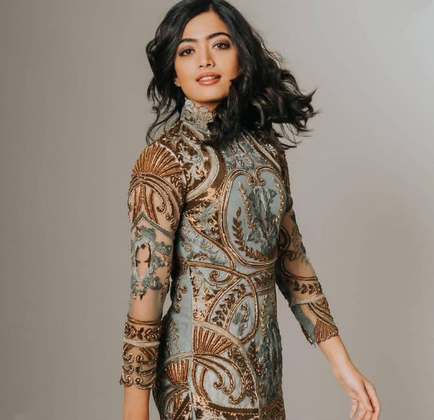 Rashmika Mandanna Smile Photos mobile Wallappers HD