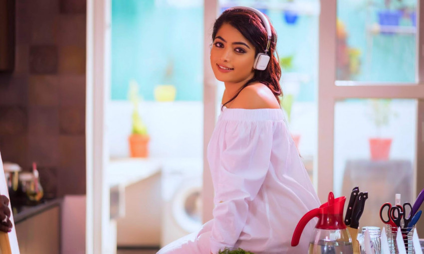 Rashmika Mandanna Smile Photos mobile Wallappers Pics