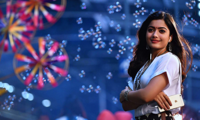 Rashmika Mandanna Smile Photos mobile Wallappers Pics