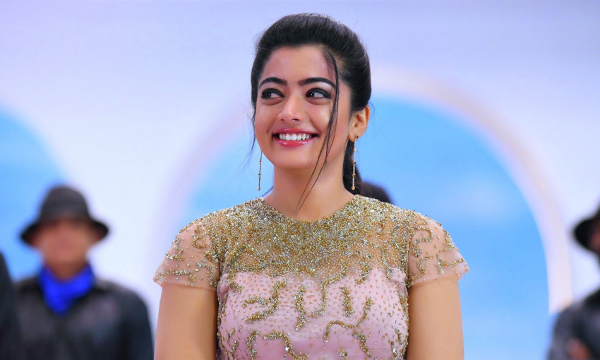 Rashmika Mandanna Smile Photos mobile Wallappers Pics