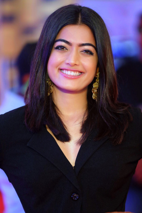 Rashmika Mandanna Smile Photos mobile Wallappers Pics