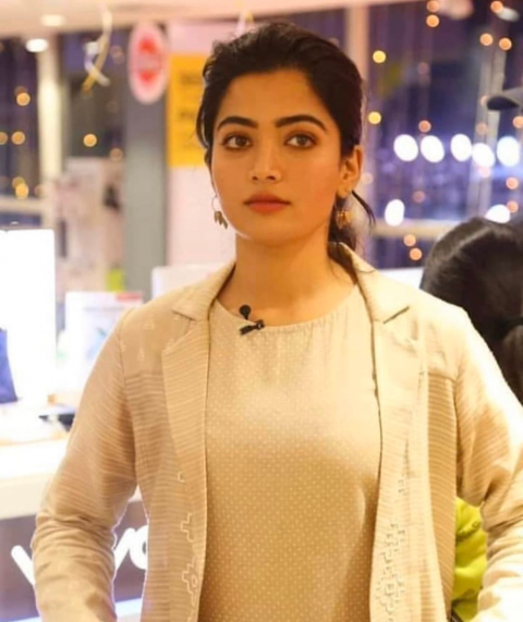 Rashmika Mandanna Stills Pictures Mobile Images HD (1)