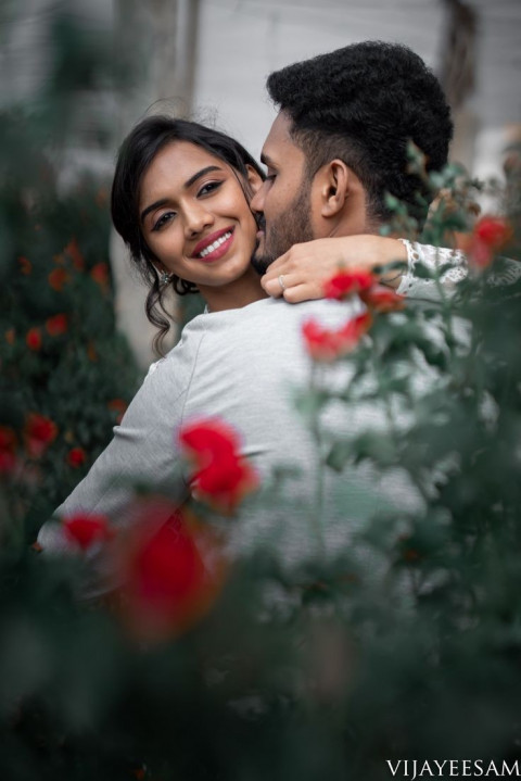 Romantic Couple Pictures Download img