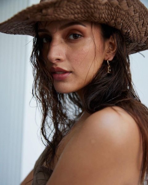 Romatic Actress Tripti Dimri Images HD Mobile Wallpapers Free