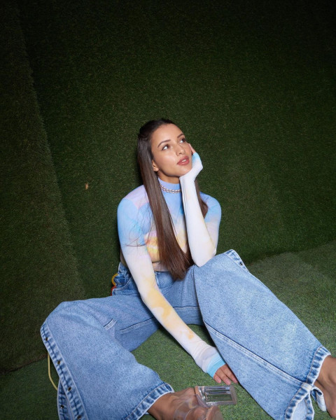 Romatic Actress Tripti Dimri Images HD Mobile Wallpapers Free