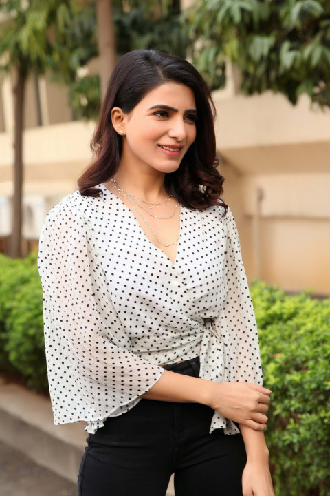 Samantha Akkineni Hot Dp Mobile Wallpapers Images