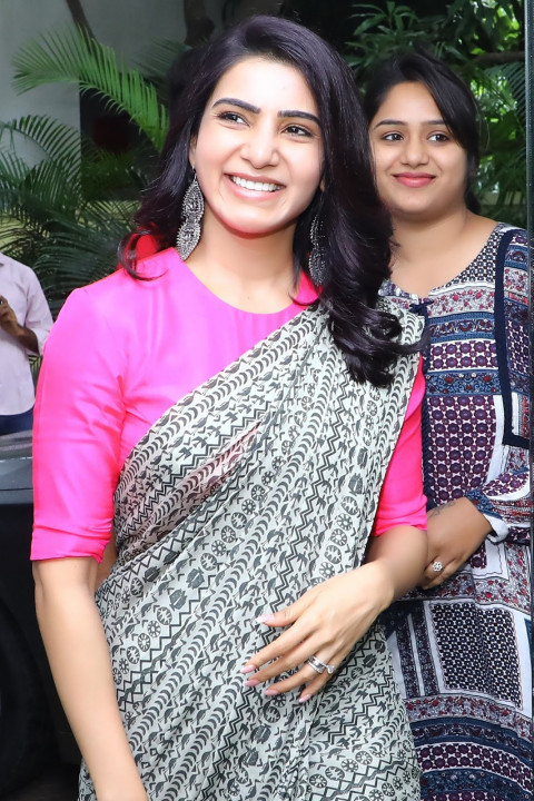 Samantha Akkineni Hot Dp Mobile Wallpapers Images