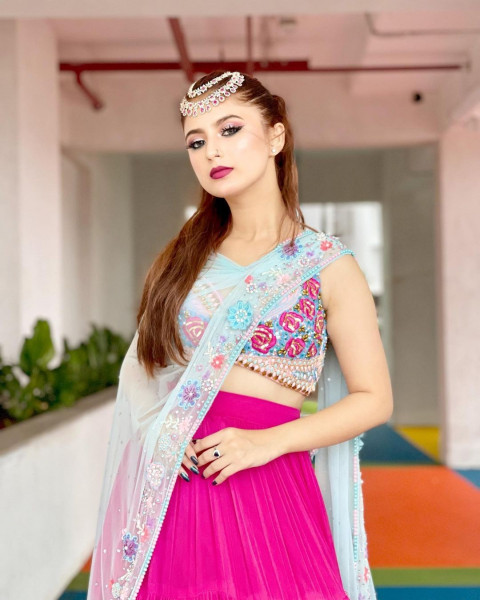 Sexy Arishfa Khan Photos Download IFree