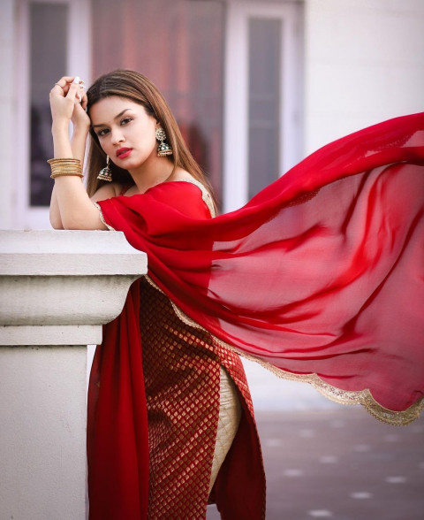 Sexy Avneet Kaur Wallpaper Dp images HD