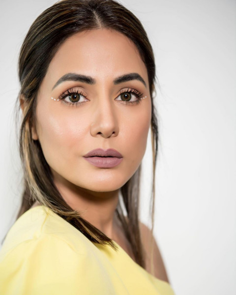 Sexy Hina Khan photos For Mobile Dp Wallpaper Images