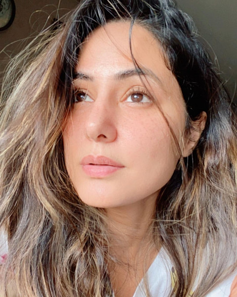 Sexy Hina Khan photos For Mobile Dp Wallpaper Images