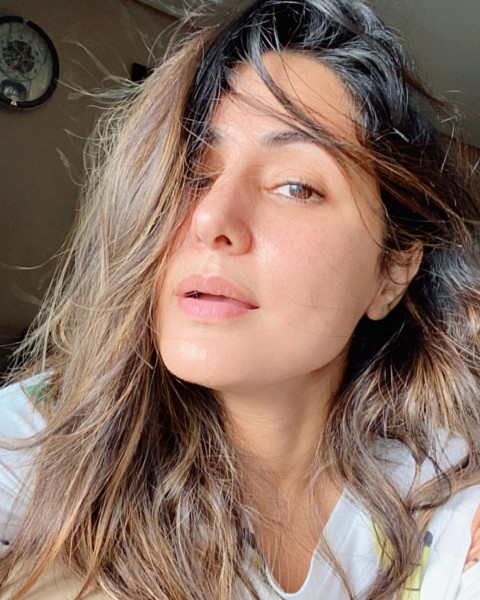 Sexy Hina Khan photos For Mobile Dp Wallpaper Images