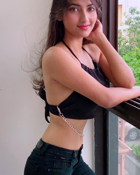 Sexy Look Angle Rai Pictures HD   WAllpaper Pic