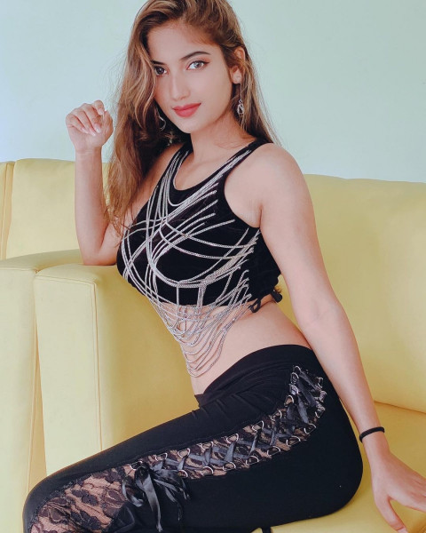 Sexy Look Angle Rai Pictures HD   WAllpaper Pictures