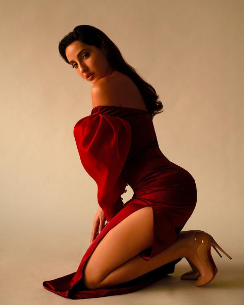 Sexy Nora Fatehi Pictures Hd For Mobile Wallpaper New